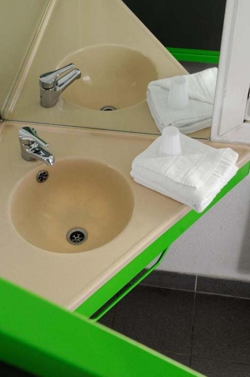 Lemon Hotel Tarascon Δωμάτιο φωτογραφία